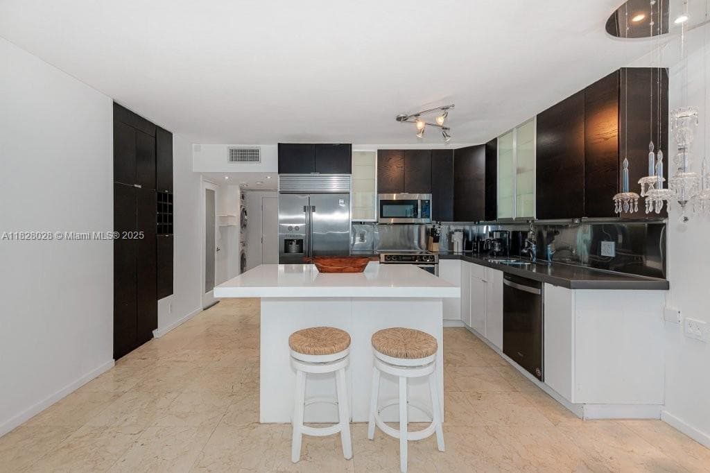 2301 Collins Ave 705 photo 8