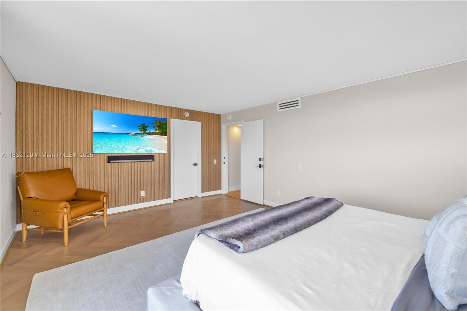 615 Ocean Dr 6A photo 9