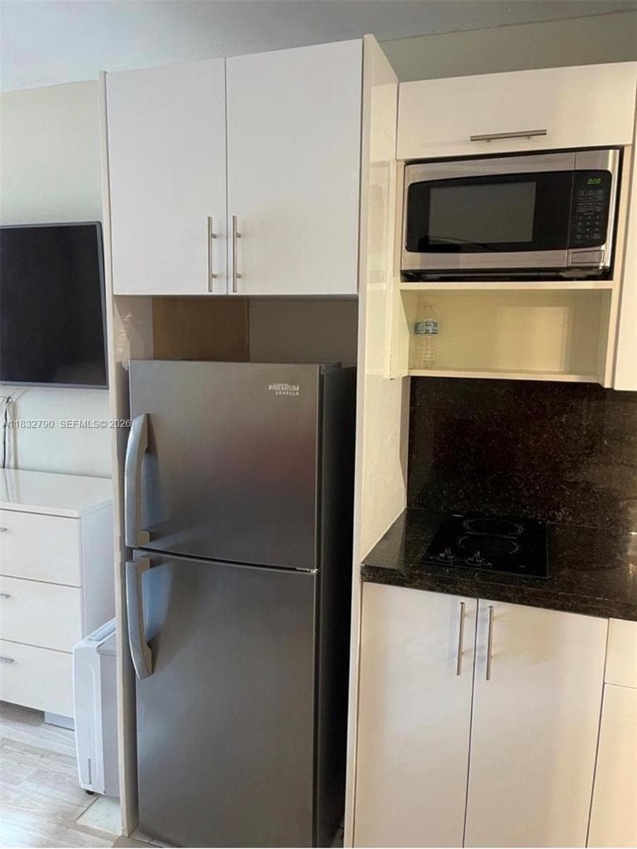 19201 Collins Ave 717 photo 7