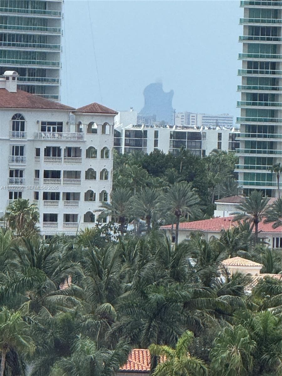 19201 Collins Ave 717 photo 3