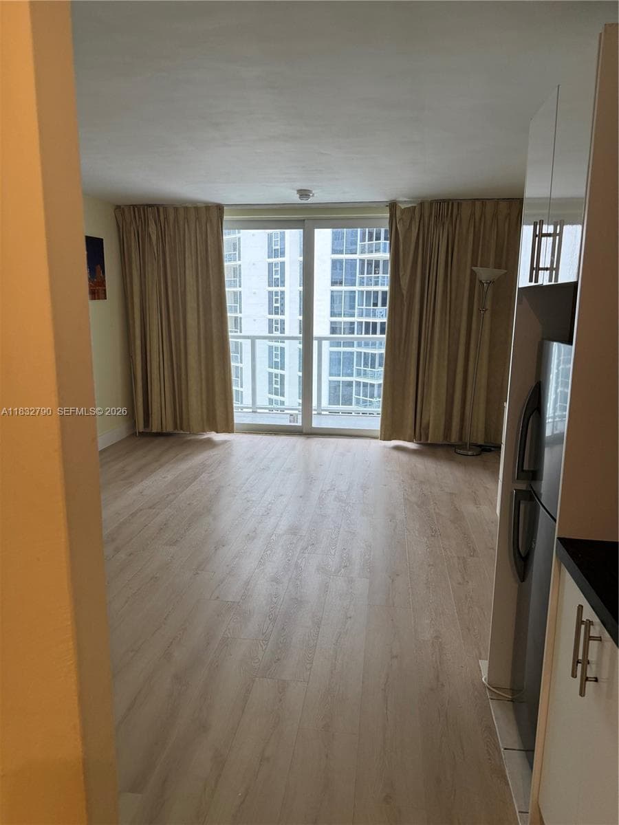 19201 Collins Ave 717 photo 4