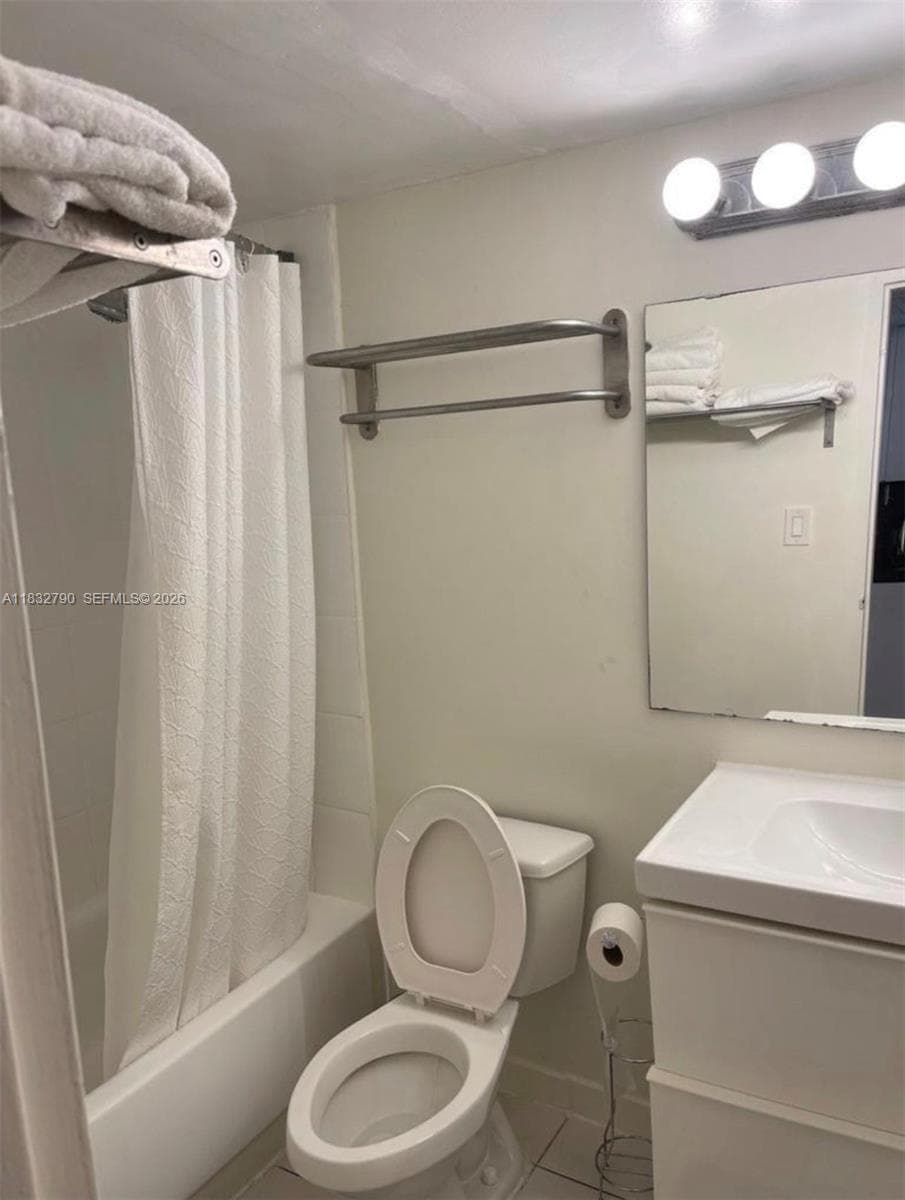 19201 Collins Ave 717 photo 8