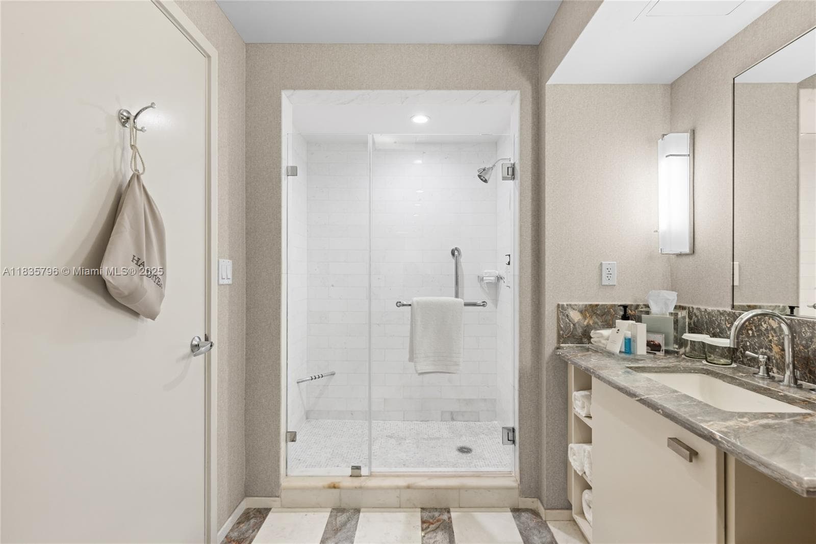 551 N Fort Lauderdale Beach Blvd H1401 photo 17