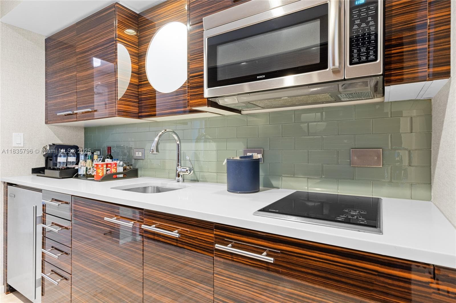 551 N Fort Lauderdale Beach Blvd H1401 photo 4