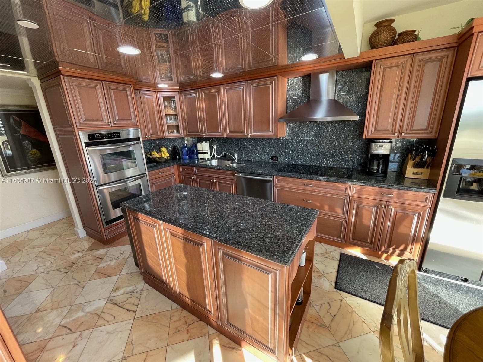 3000 Island Blvd 1103 photo 19