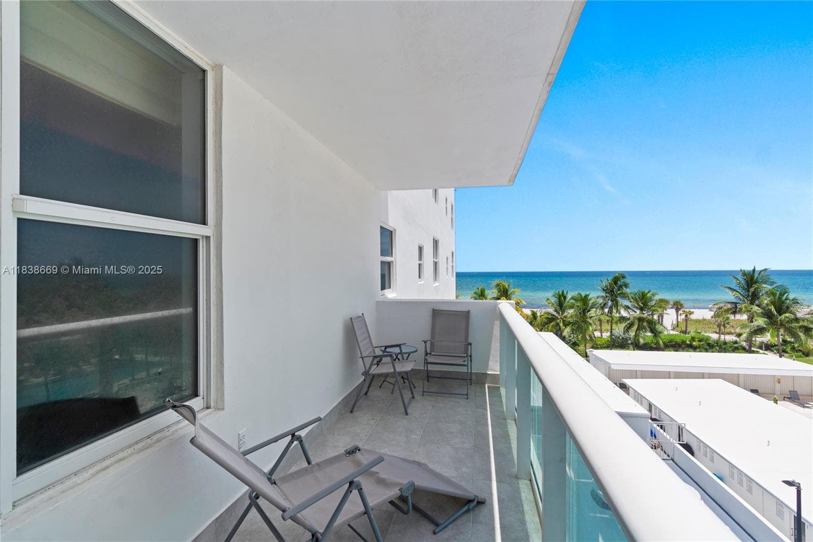 5001 Collins Ave 4G photo 3