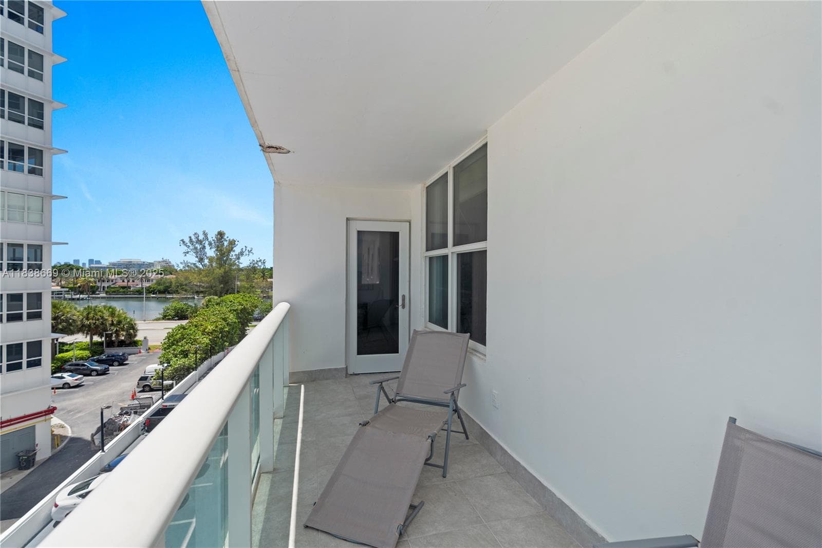 5001 Collins Ave 4G photo 4