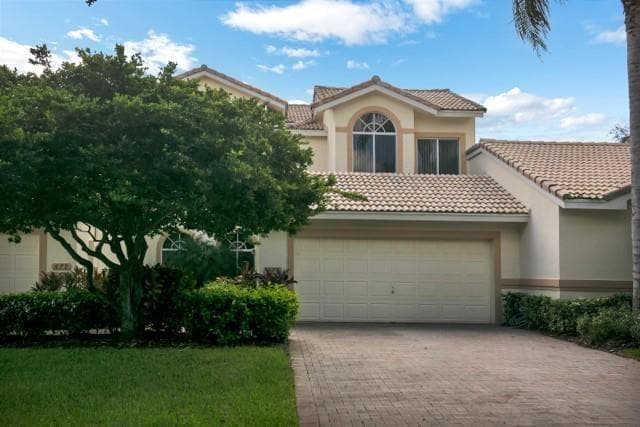 676 W Palm Aire Drive photo 2
