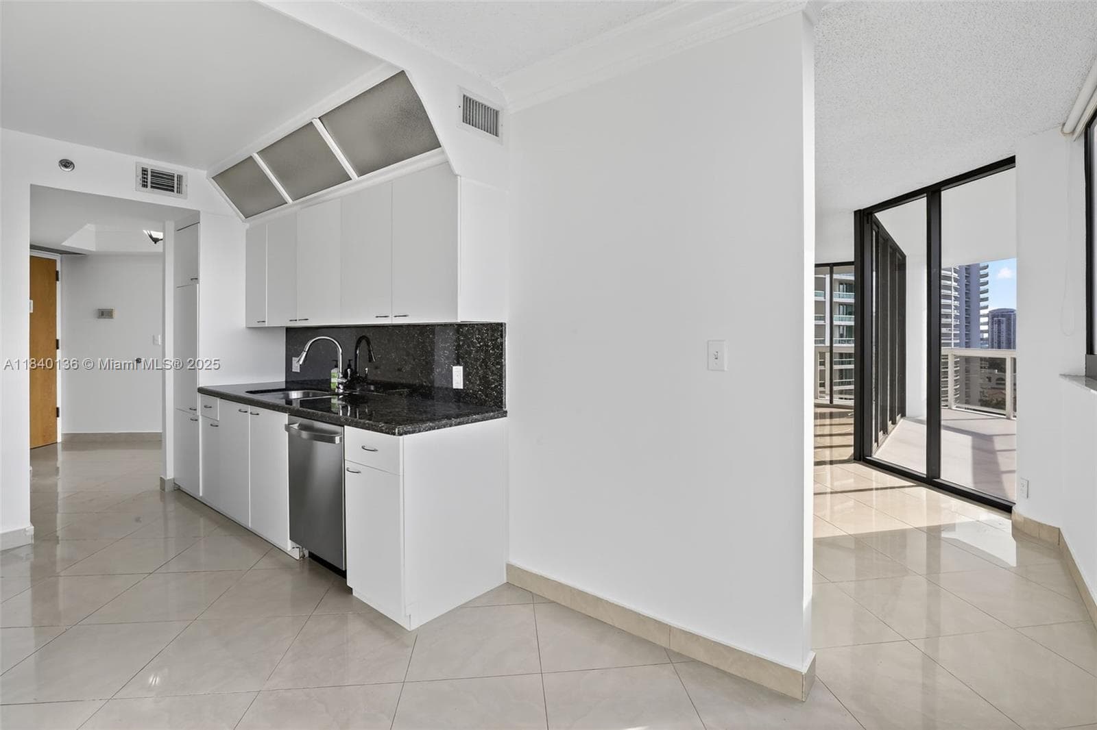 20185 E Country Club Dr 1405 photo 19