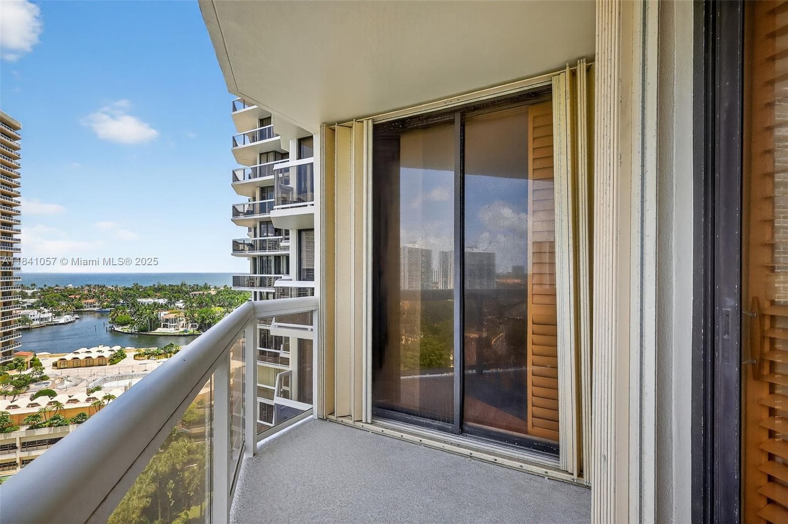 20185 E Country Club Dr 1406/1405 photo 4