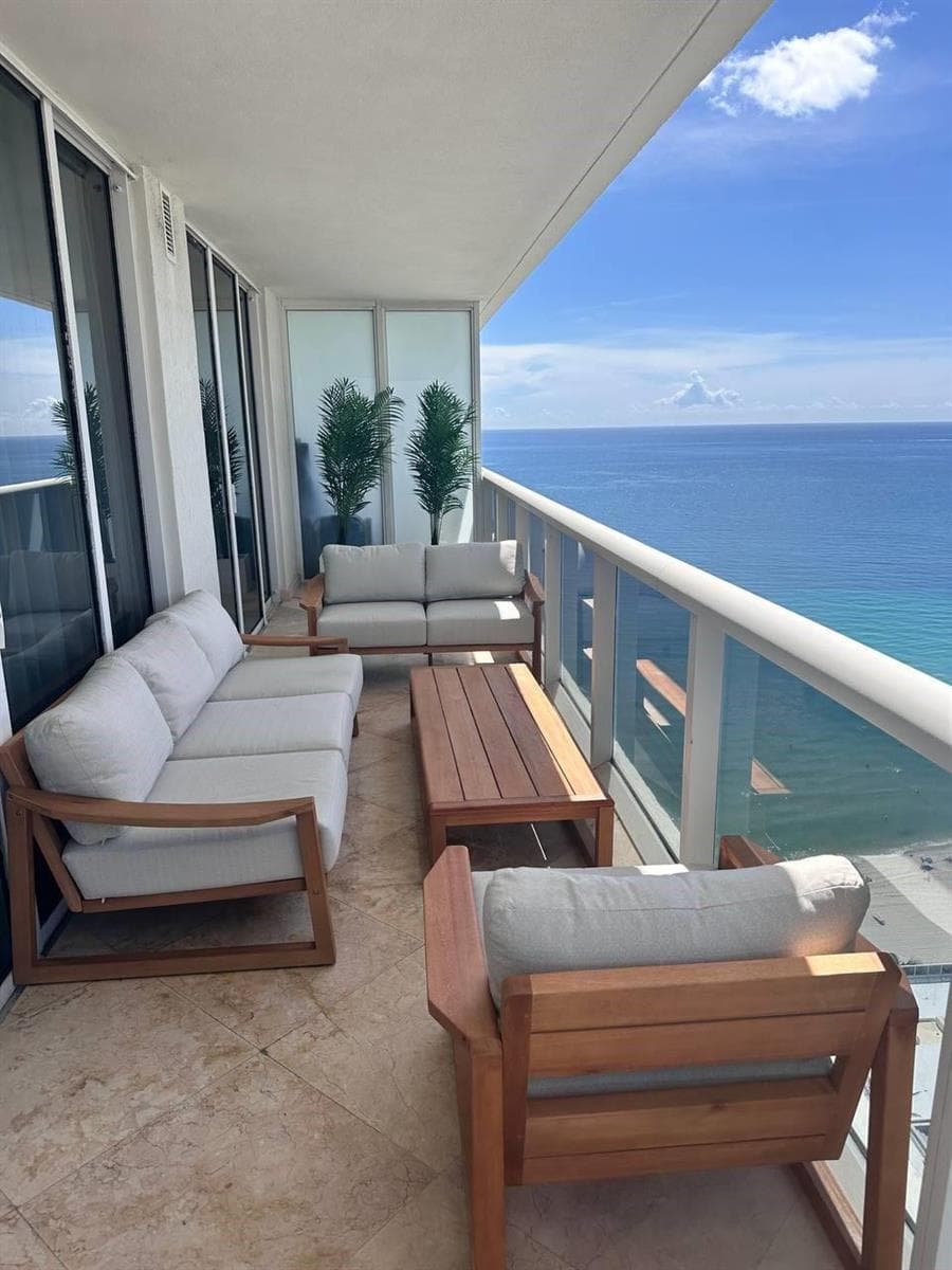 1830 S Ocean Drive 2406 photo 1
