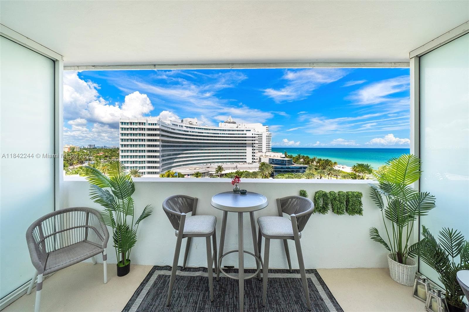 4391 Collins Ave 802 photo 4