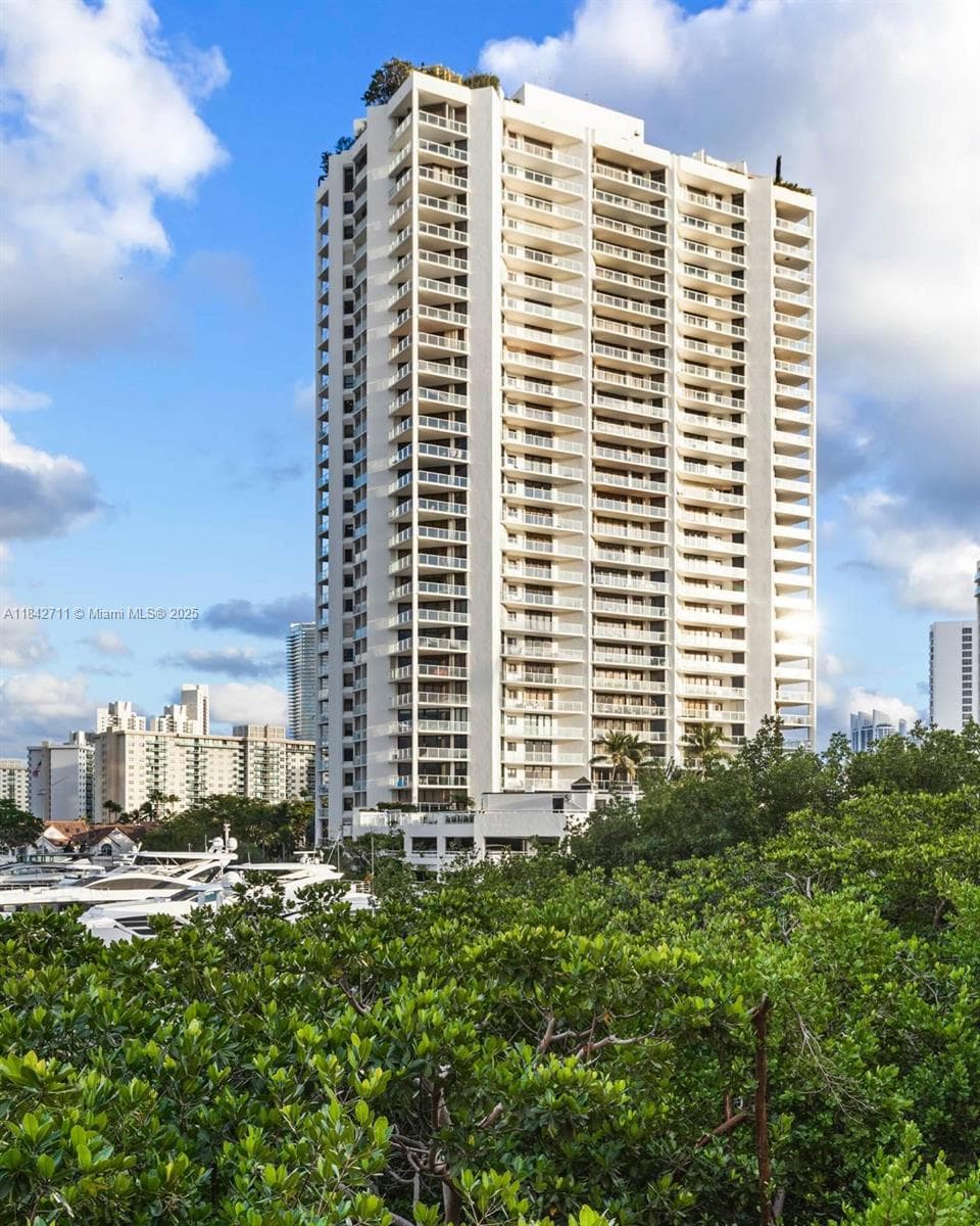 19500 Turnberry Way 9D photo 7
