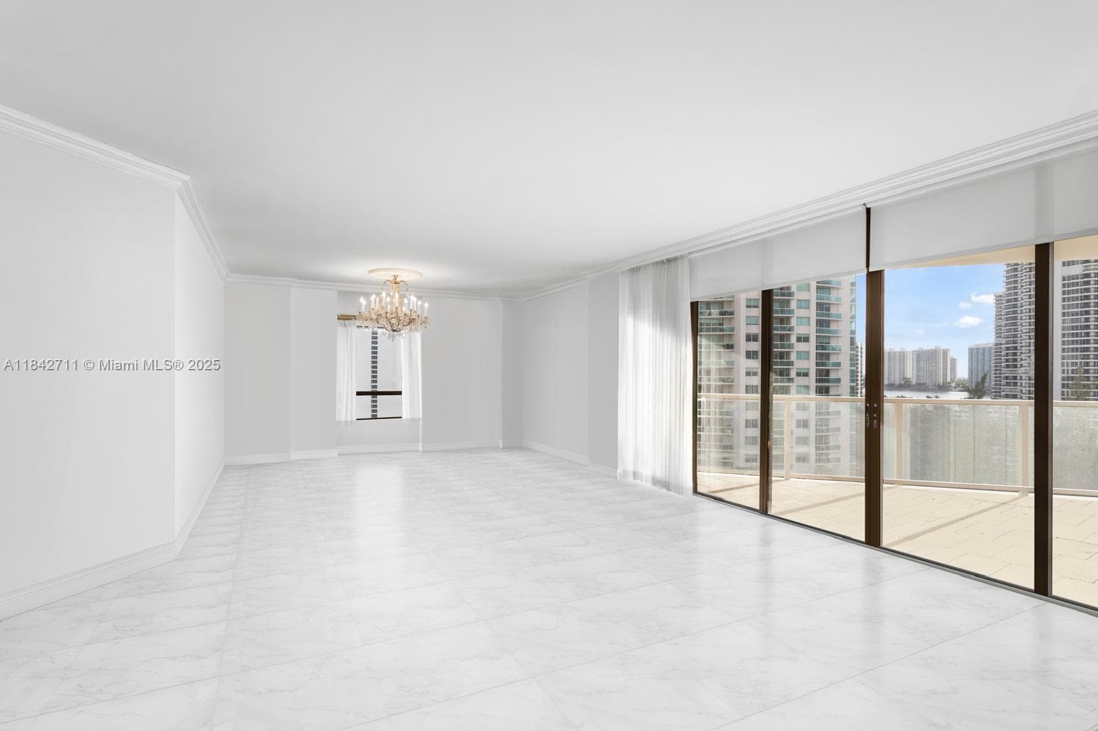 19500 Turnberry Way 9D photo 3