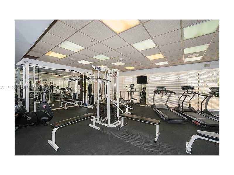 2555 Collins Ave PH214 photo 14