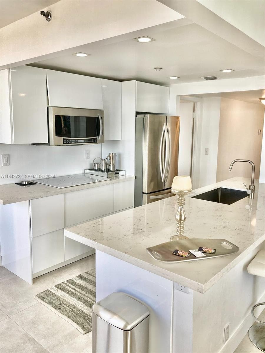 2555 Collins Ave PH214 photo 4