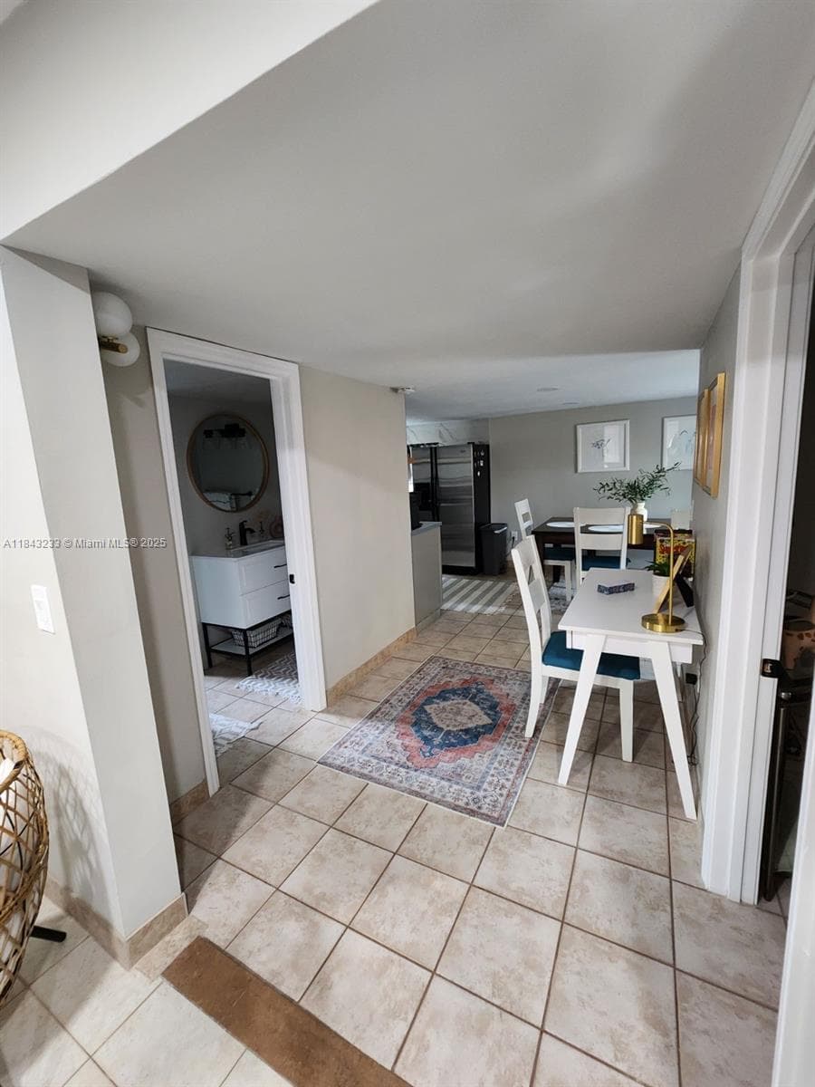 1872 SW 29th Ave A photo 3