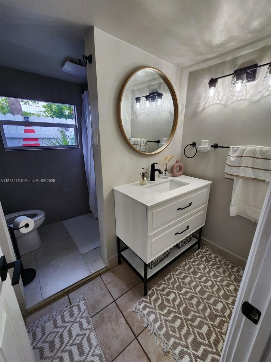 1872 SW 29th Ave A photo 9