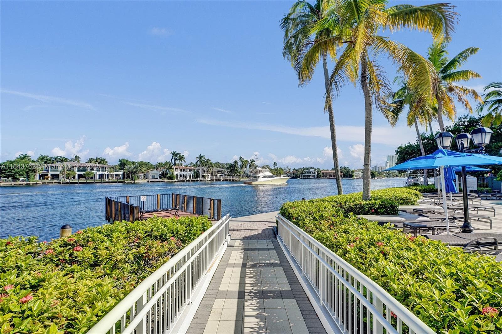 21150 Point Pl 406 photo 6