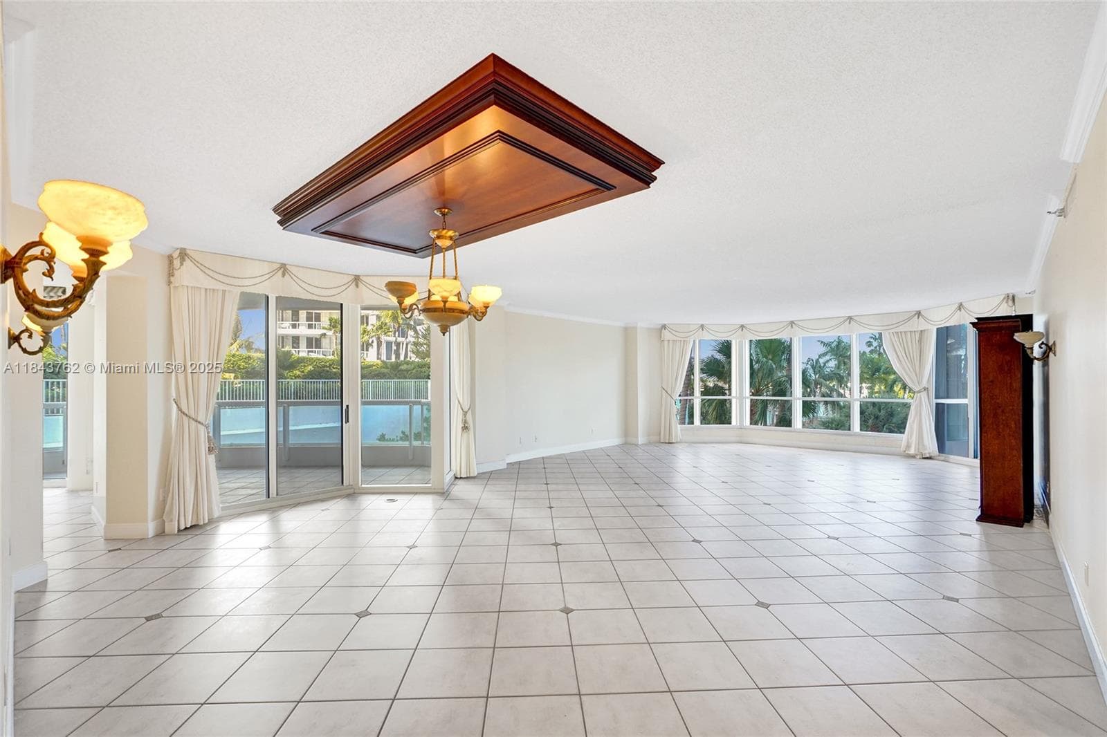 21150 Point Pl 406 photo 17