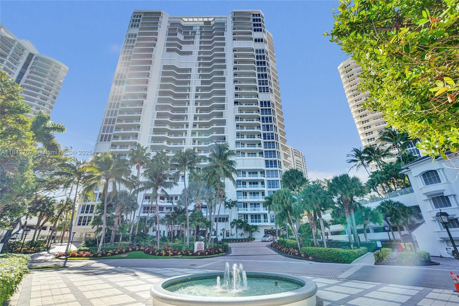21150 Point Pl 406 photo 12