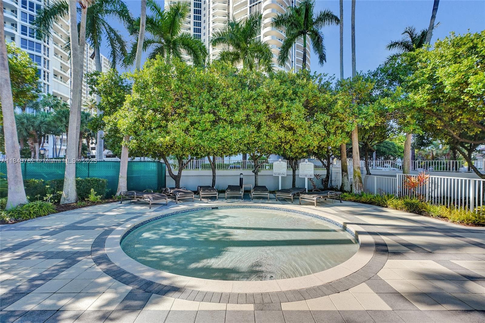 21150 Point Pl 406 photo 10