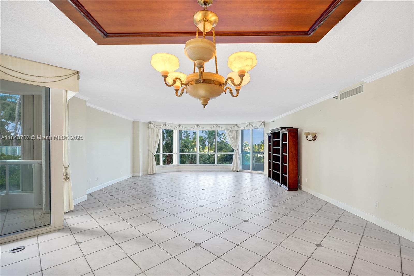 21150 Point Pl 406 photo 18