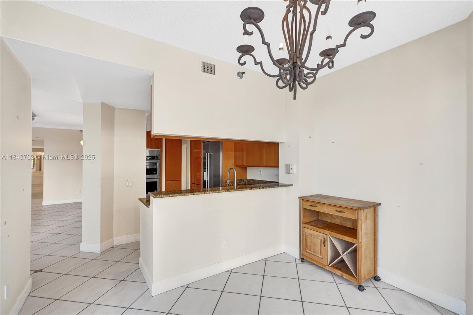 21150 Point Pl 406 photo 25