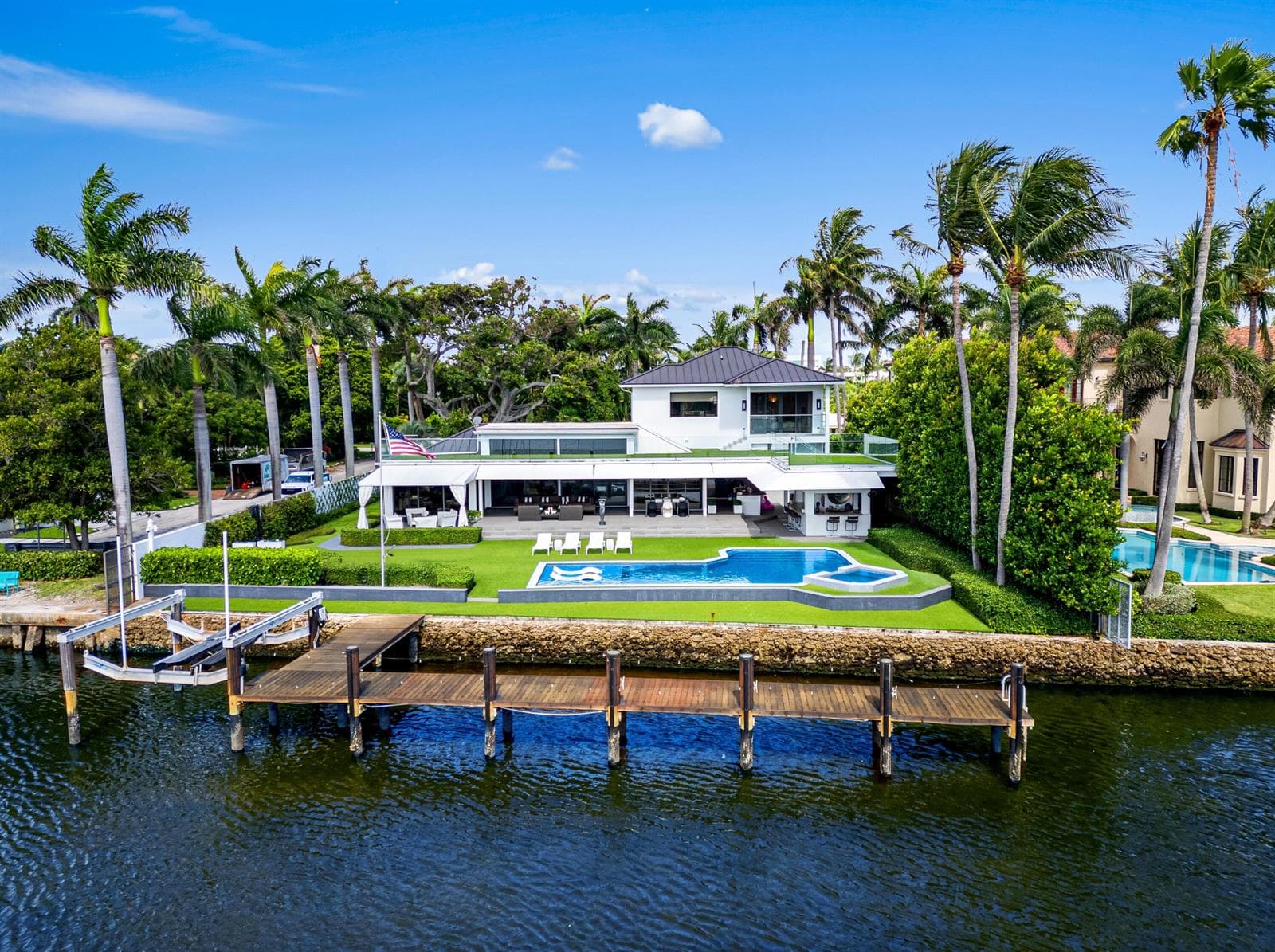 201 Palm Trail photo 1