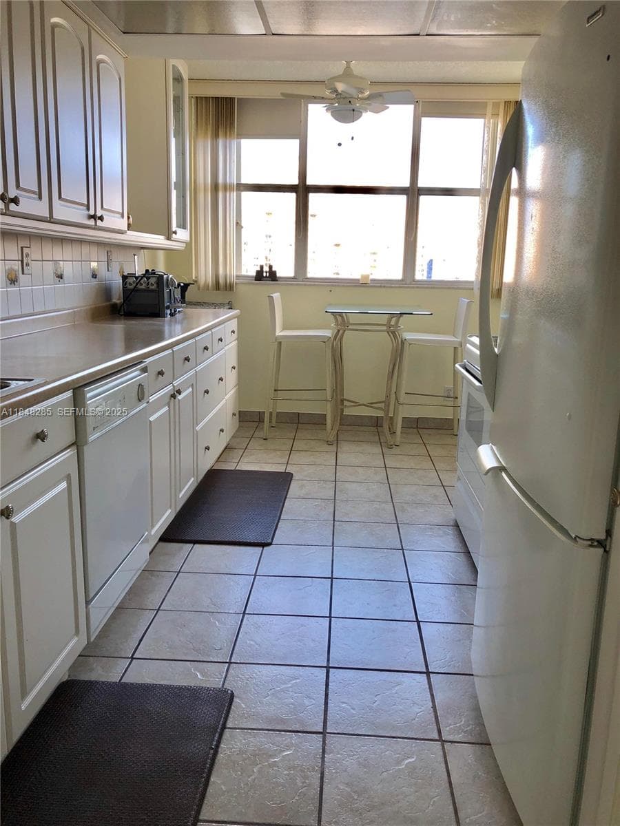 100 Golden Isles Dr 706 photo 11