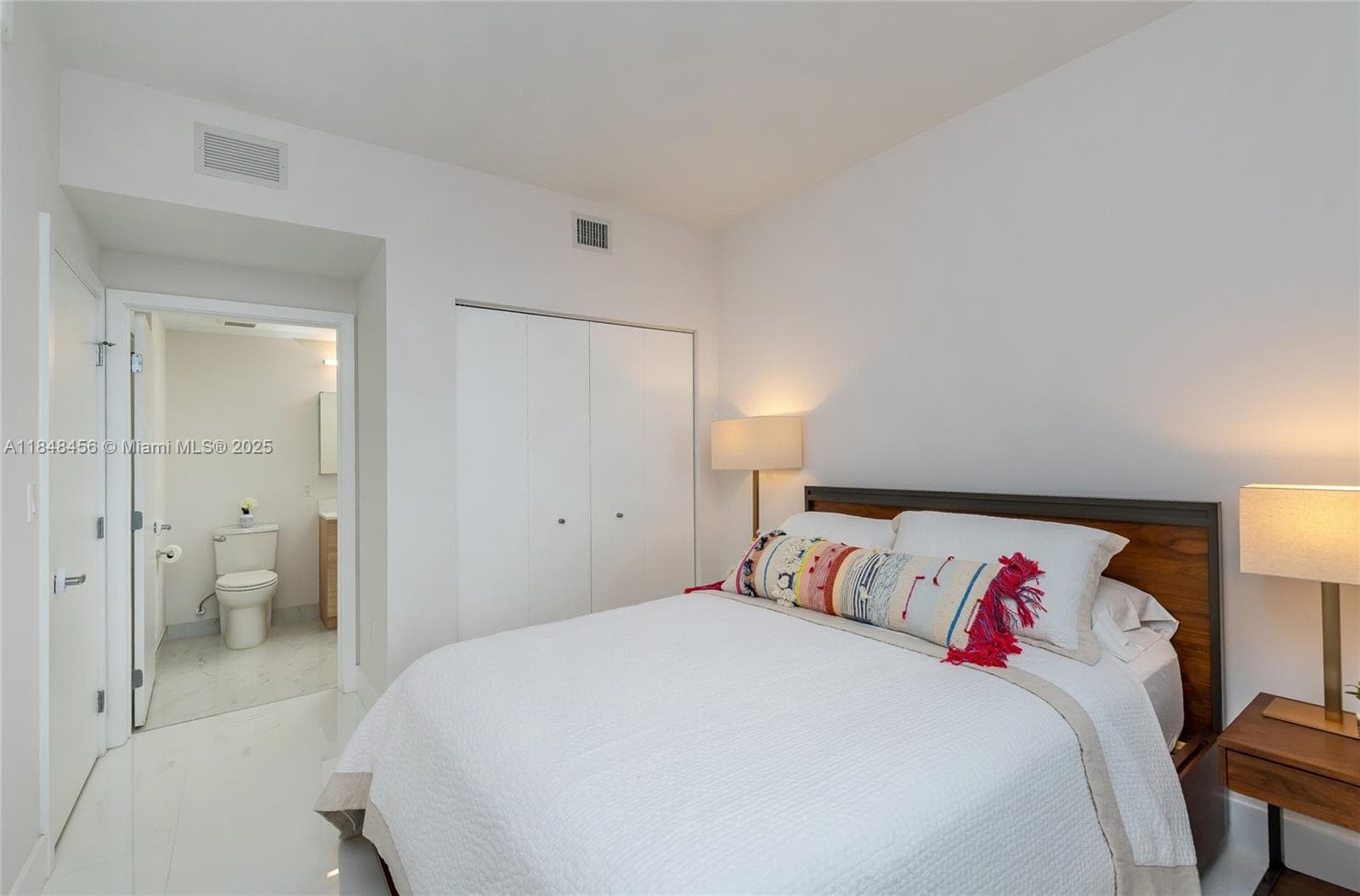 16385 Biscayne Blvd 1503 +2Parking photo 25