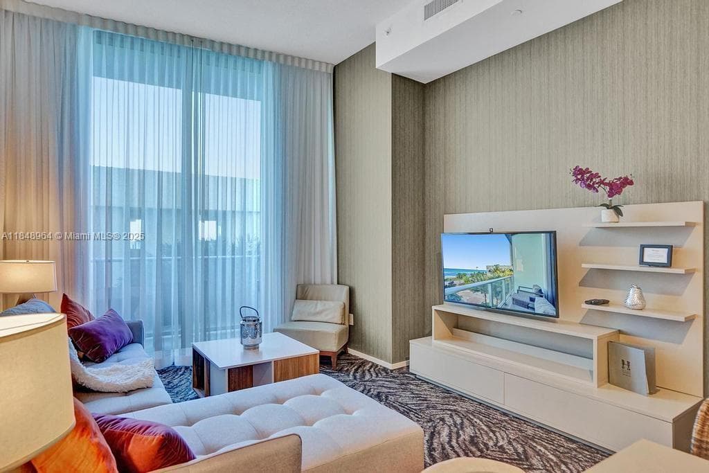 4111 S Ocean Drive 304 photo 5