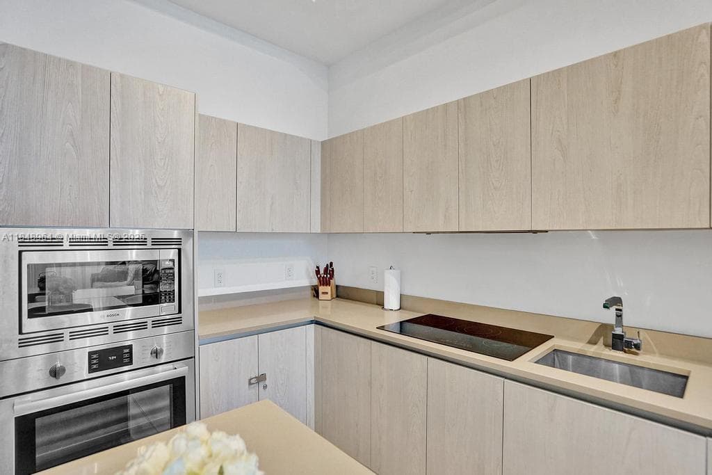 4111 S Ocean Drive 304 photo 21