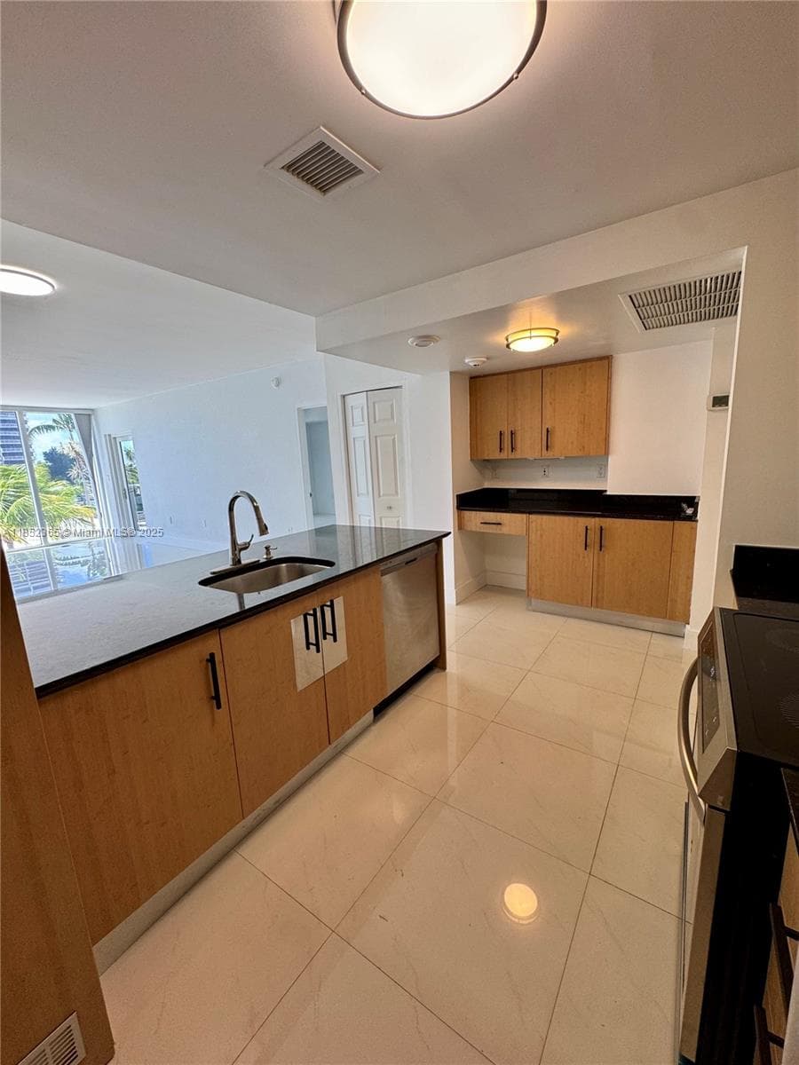 10275 Collins Ave 316 photo 2