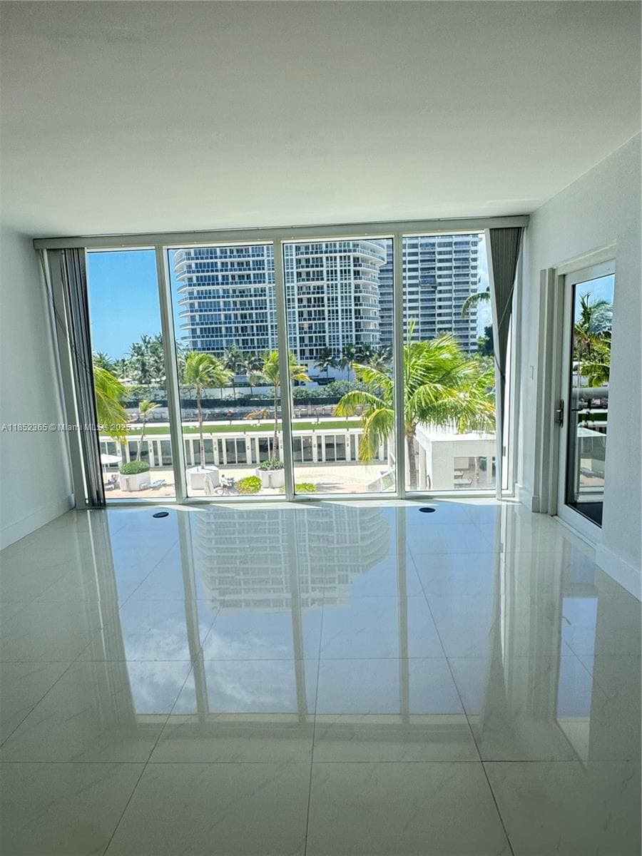 10275 Collins Ave 316 photo 3