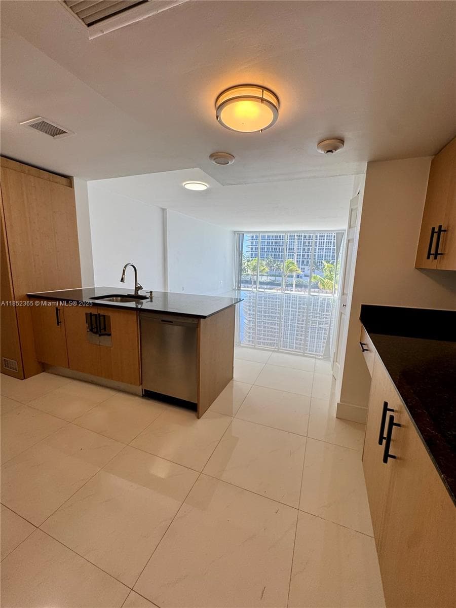 10275 Collins Ave 316 photo 11