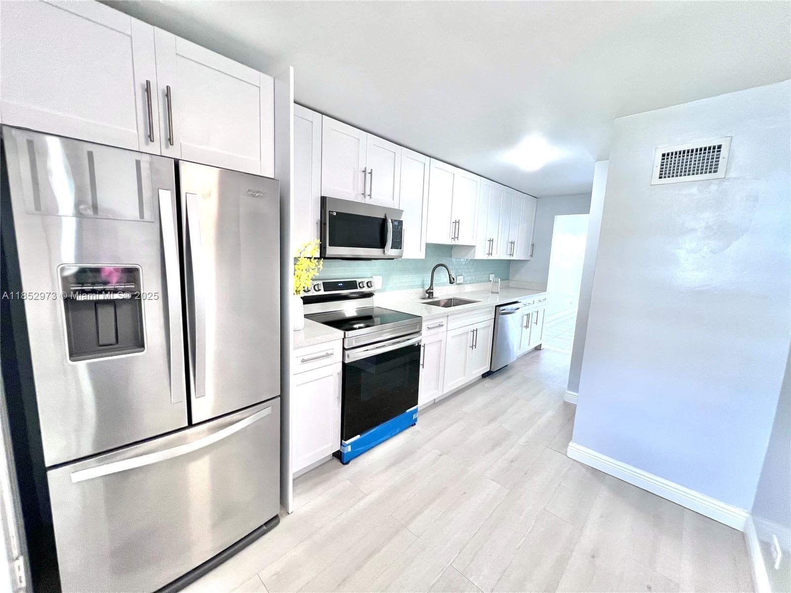 3660 NE 166th St 505 photo 5