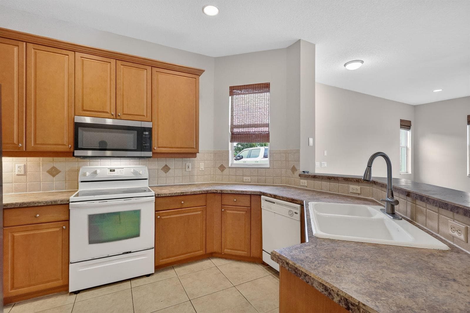 906 Mariner Bay Boulevard photo 10