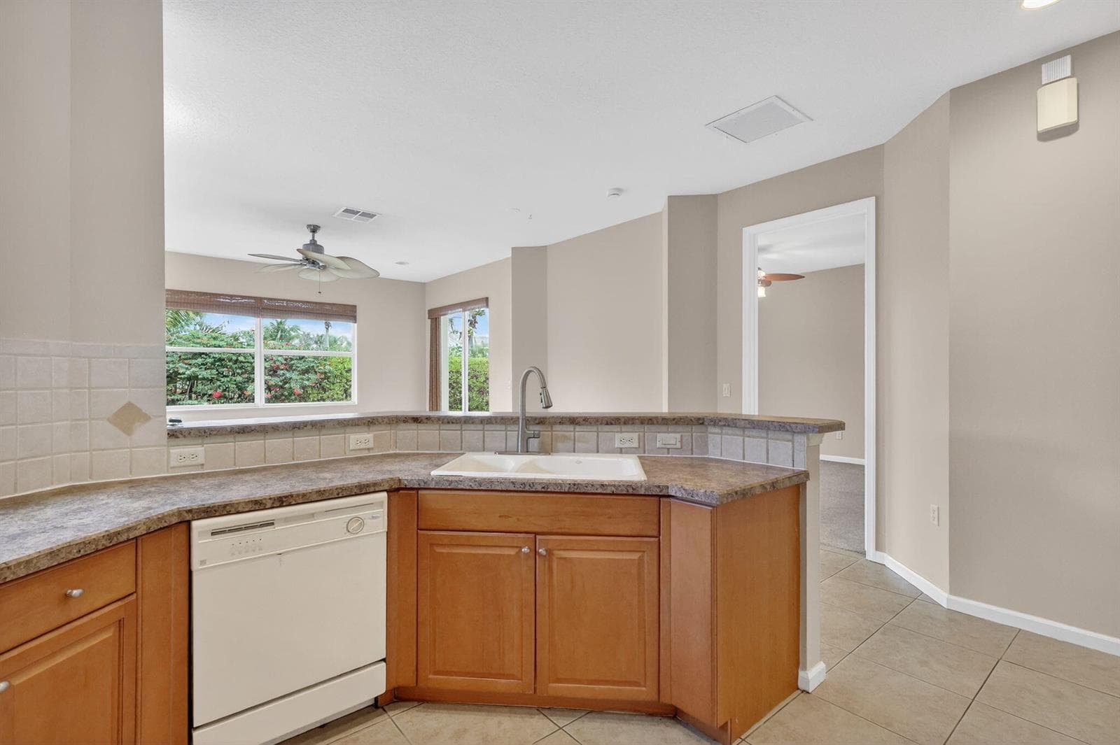 906 Mariner Bay Boulevard photo 11