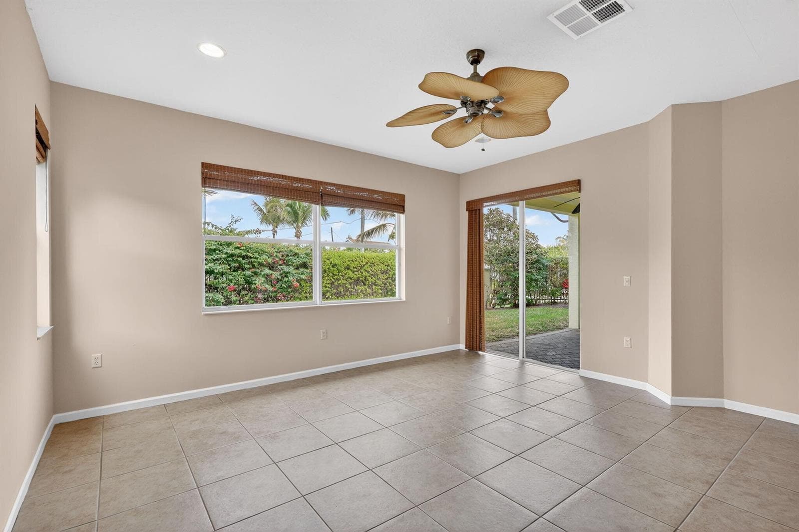 906 Mariner Bay Boulevard photo 4