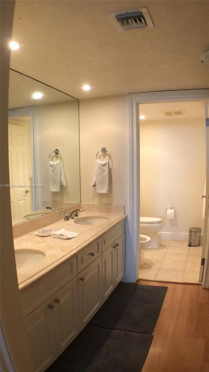 151 Crandon Blvd 833 photo 9