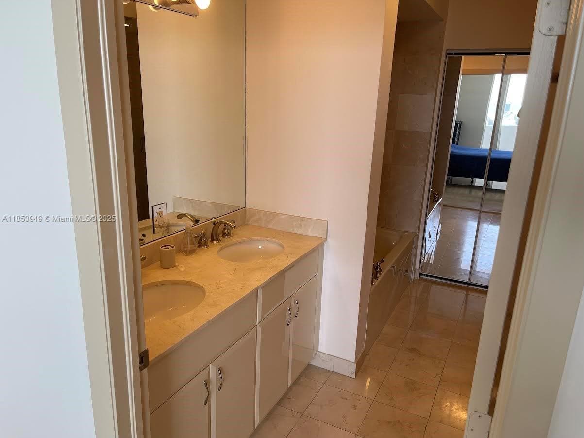 6365 Collins Ave 3404 photo 21