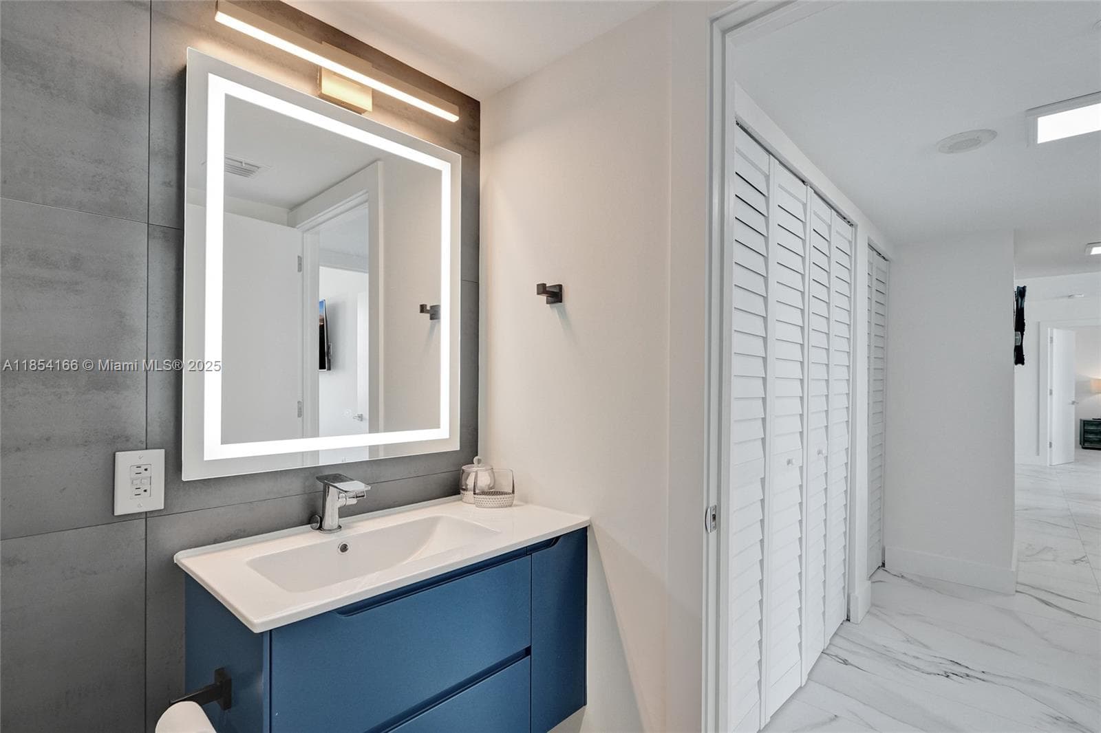 650 West Ave 1408 photo 17