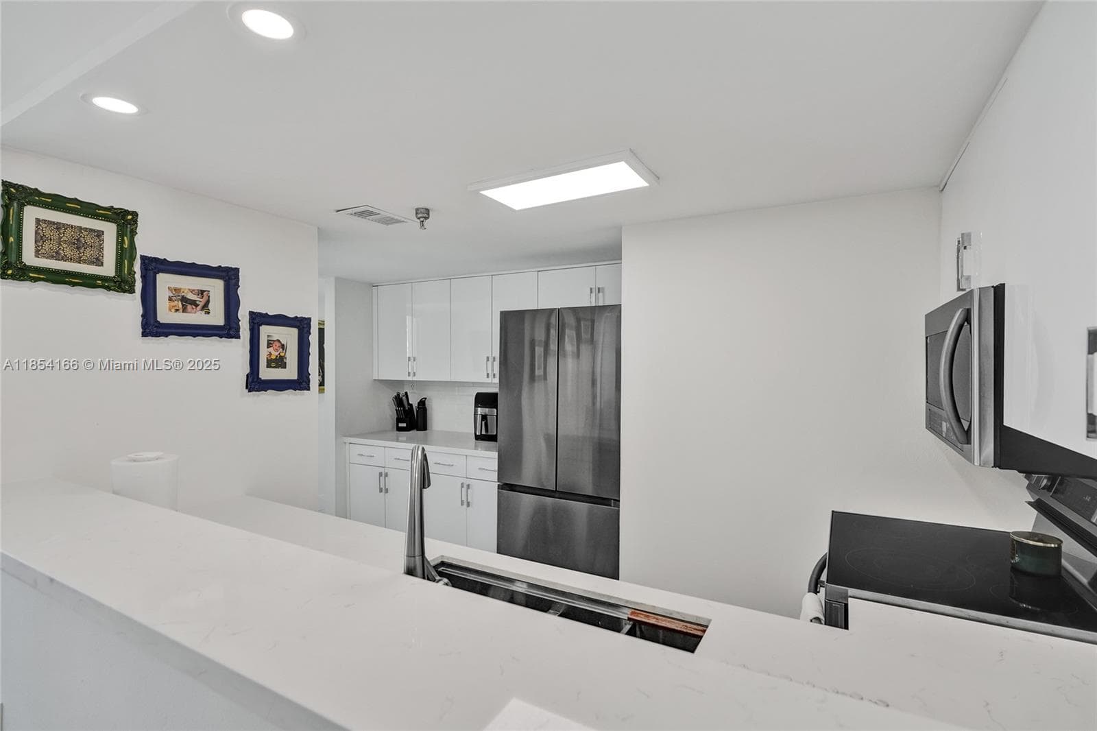 650 West Ave 1408 photo 7