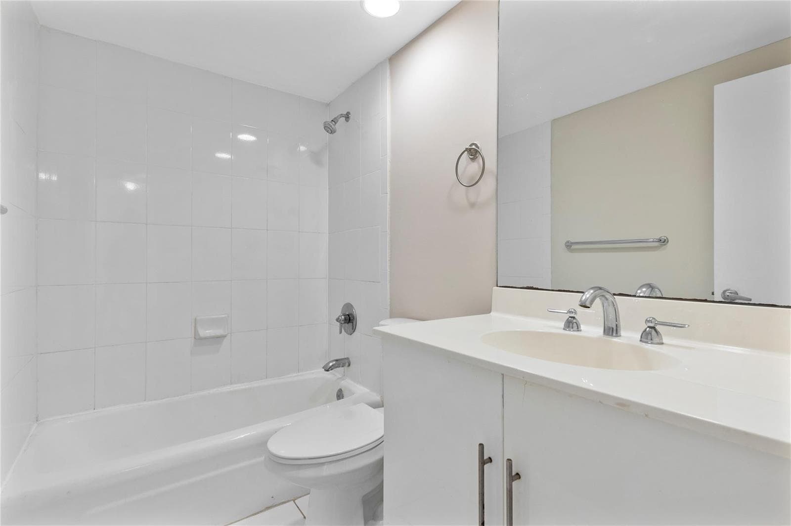3001 S Ocean Drive 333 photo 17