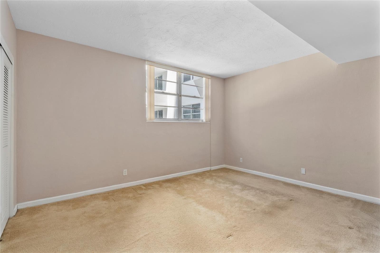 3001 S Ocean Drive 333 photo 14