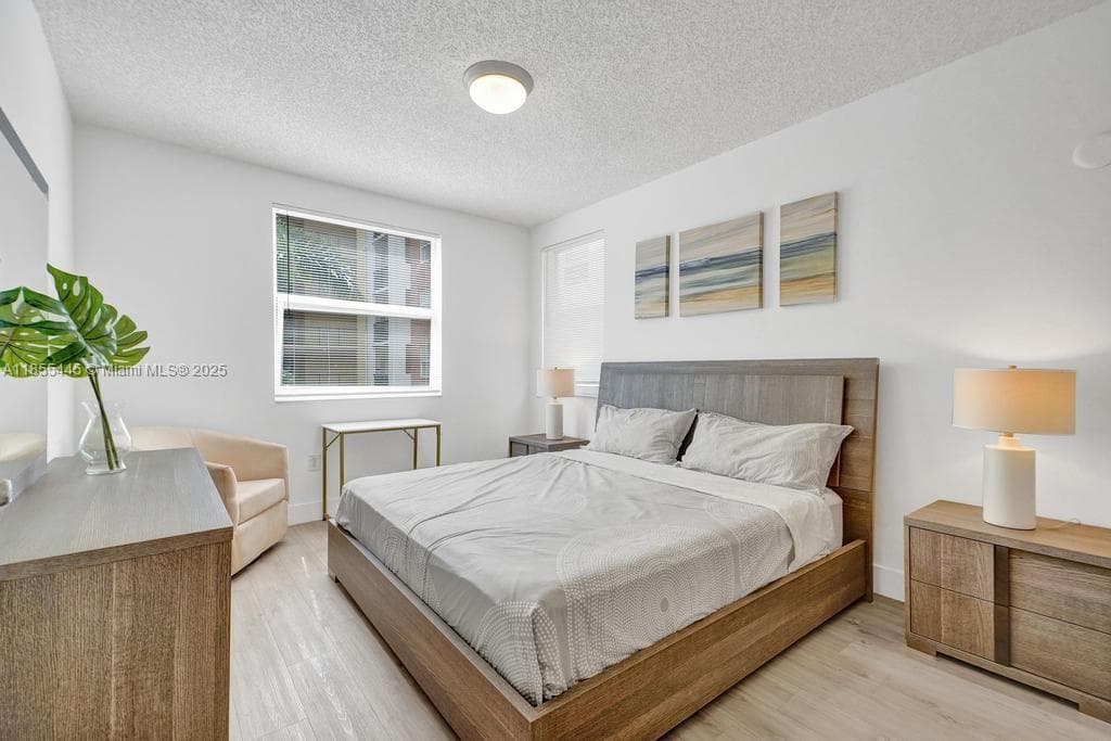 17100 N Bay Rd 1511 photo 5