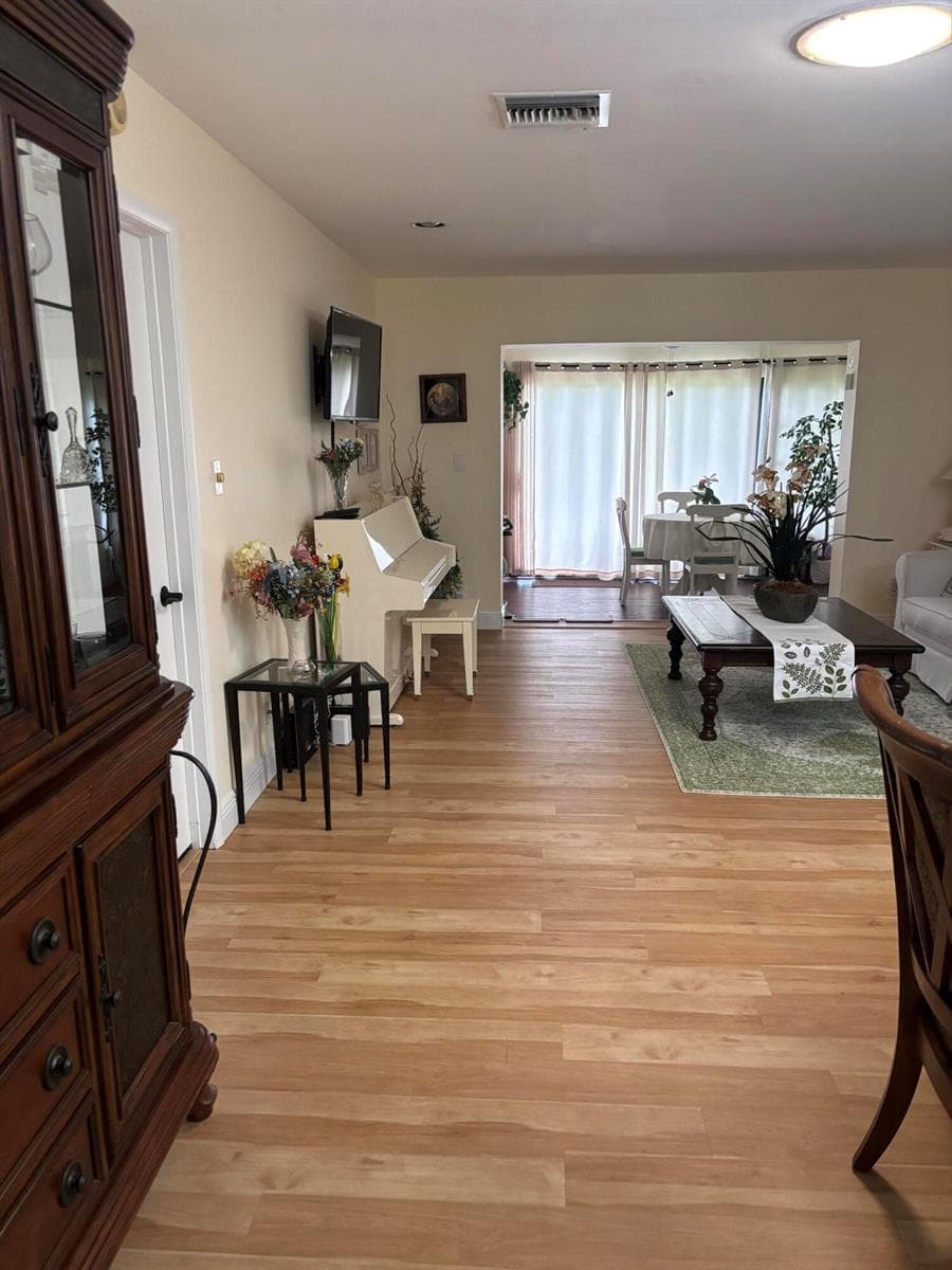 143 Lake Susan Drive photo 2