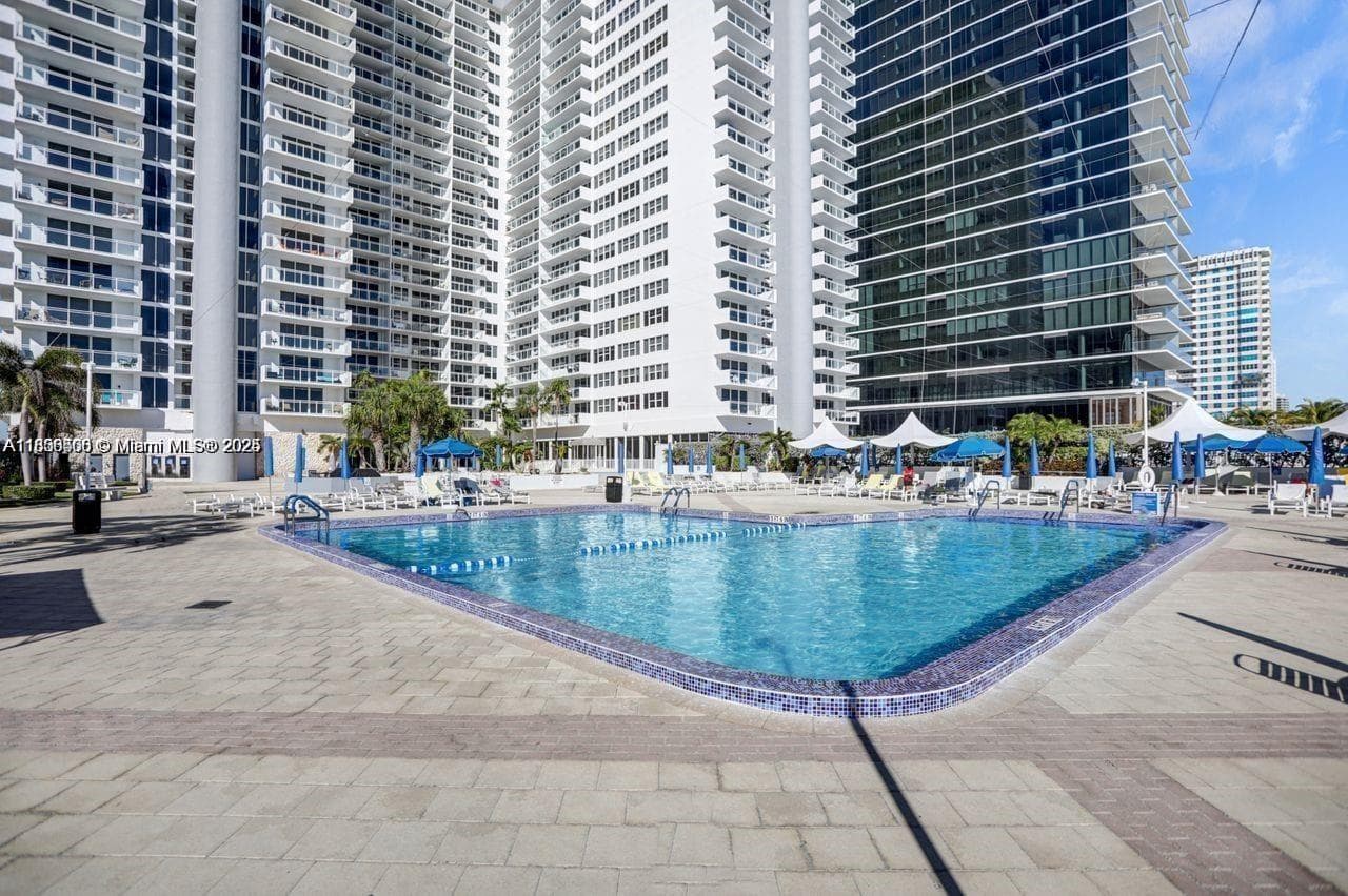 2030 S Ocean Dr 516 photo 4