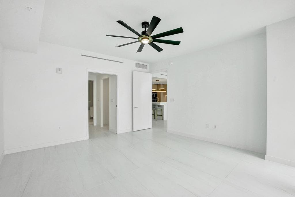 900 N Ocean Boulevard 1405 photo 15
